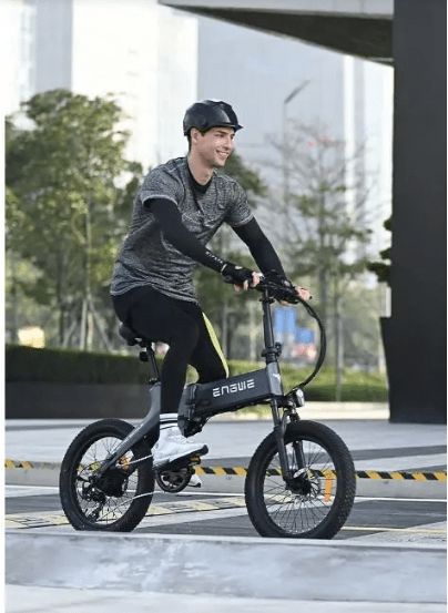 英格威電動車 引領(lǐng)年輕一代出行新風(fēng)尚